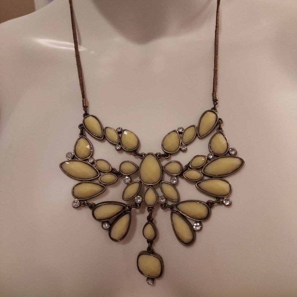 Costume cream colored & rhinestone necklace